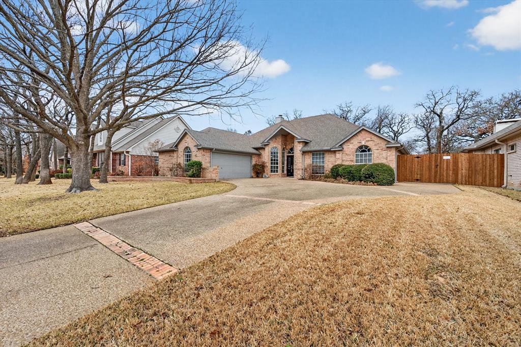 3211 Summergrove Dr, Arlington, TX 76001 photo