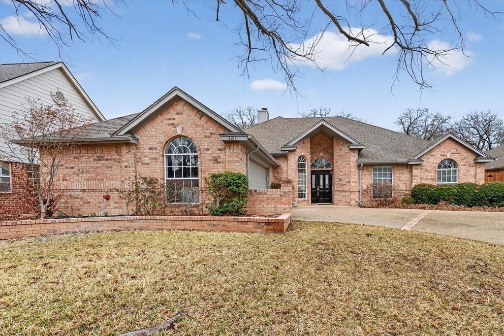 3211 Summergrove Dr, Arlington, TX 76001