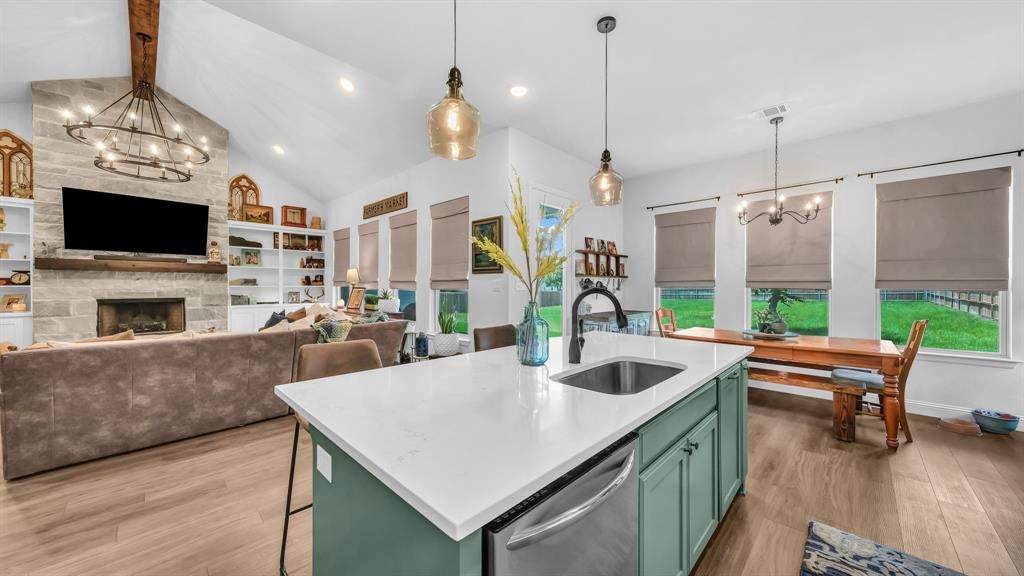 119 Oak View Dr, Godley, TX 76044