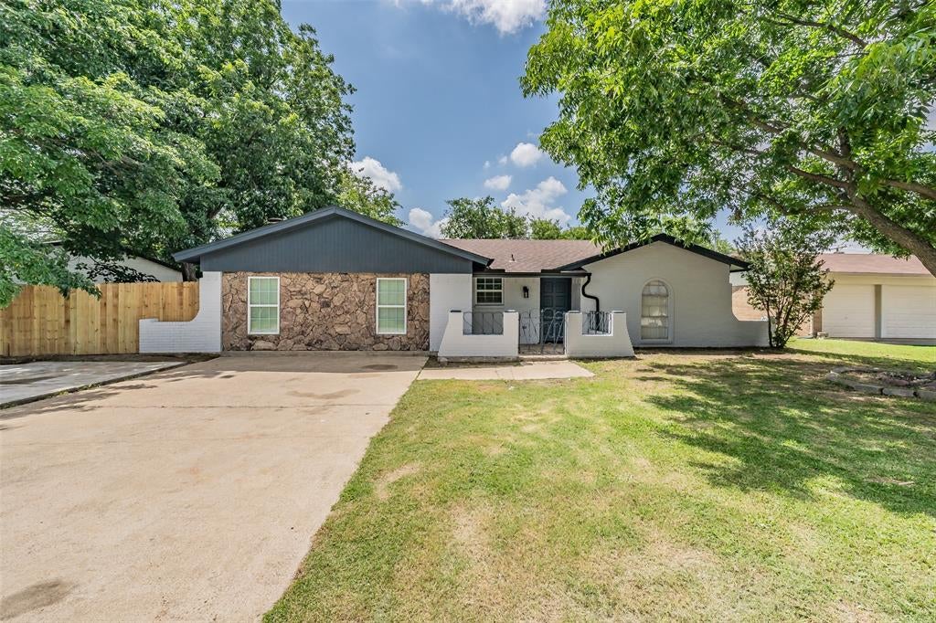 6532 Moonglow Ln, Watauga, TX 76148