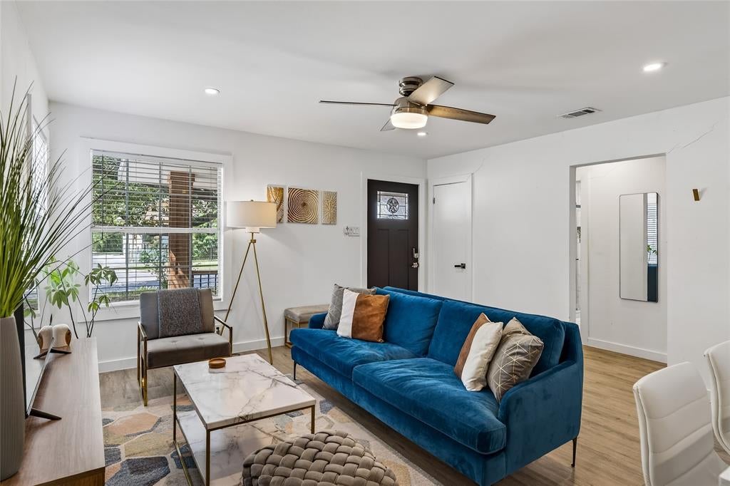 112 N Adams Ave, Dallas, TX 75208 photo
