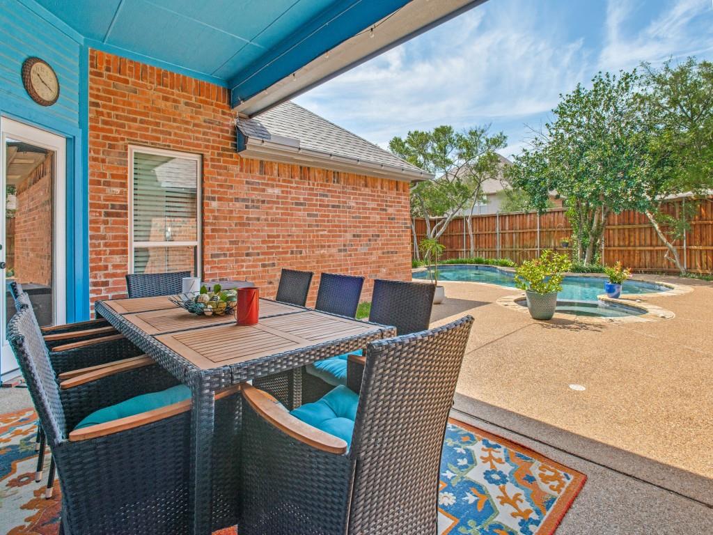 9502 Valley Lake Ln, Irving, TX 75063 photo