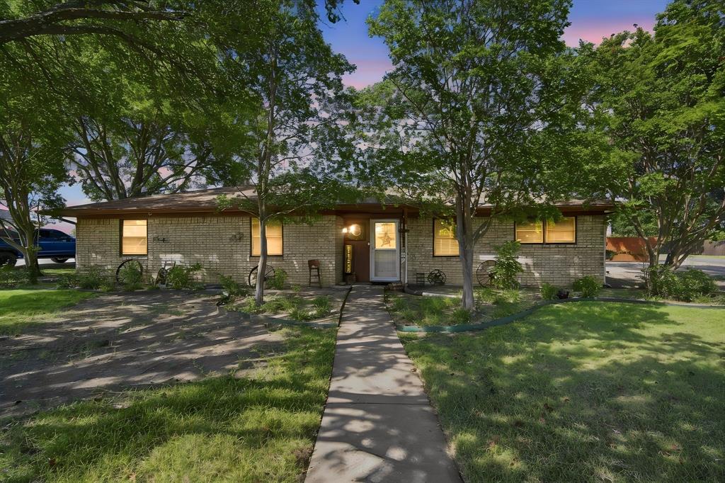 300 Pebble Creek Ln, Red Oak, TX 75154