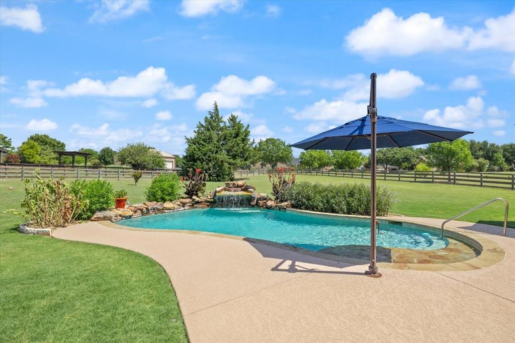 8101 Oak Creek Ln, Denton, TX 76208 photo
