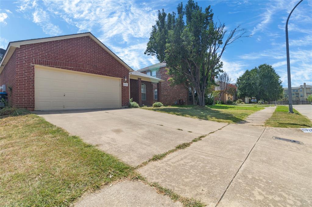 12652 Oakwood Cir, Fort Worth, TX 76040 photo