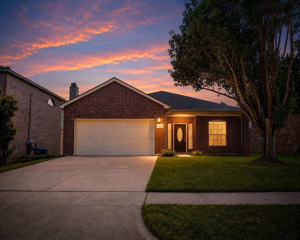 12652 Oakwood Cir, Fort Worth, TX 76040