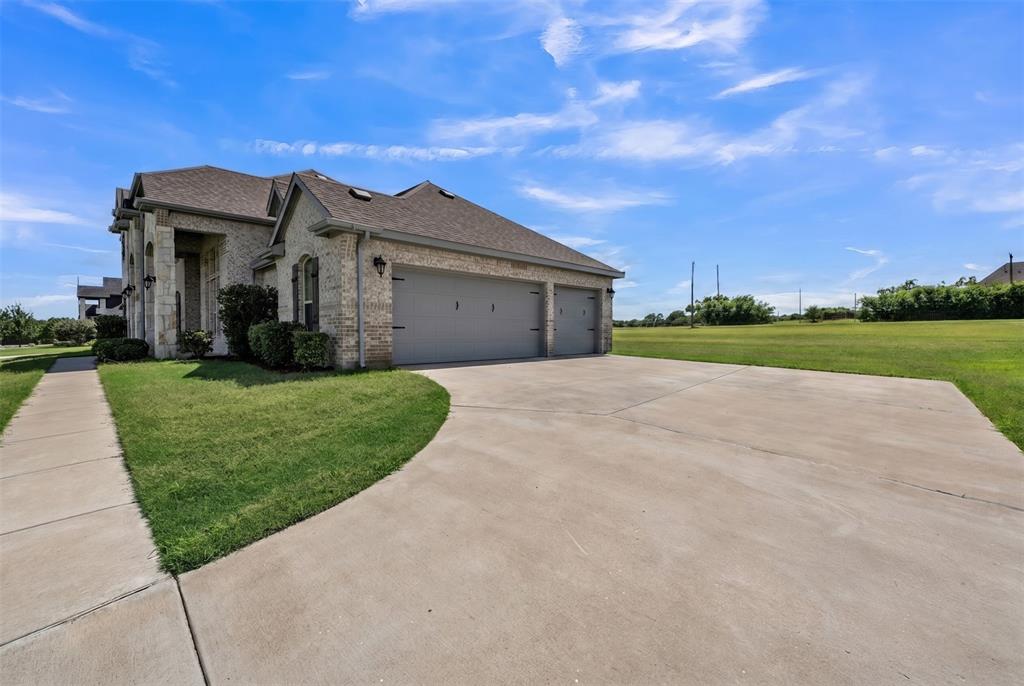 231 Berkeley Dr, Waxahachie, TX 75167 photo
