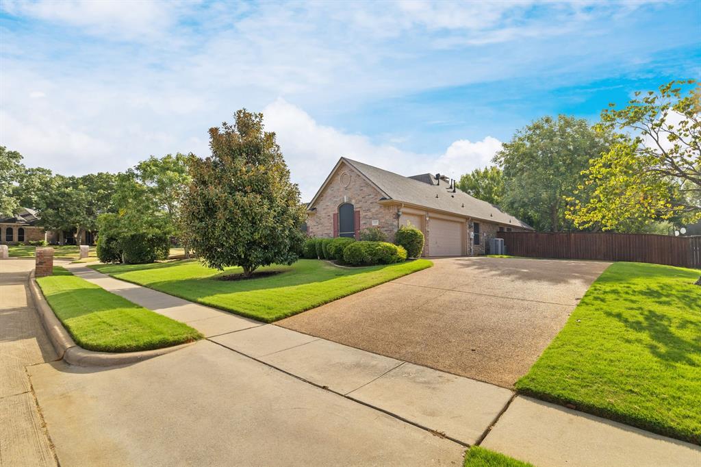1602 Oak Ridge Dr, Corinth, TX 76210 photo