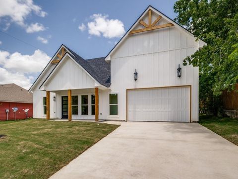 Single Family Residence in Decatur TX 204 W Collins.jpg