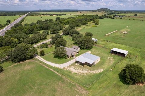 Single Family Residence in Cross Plains TX 17996 CR 441.jpg