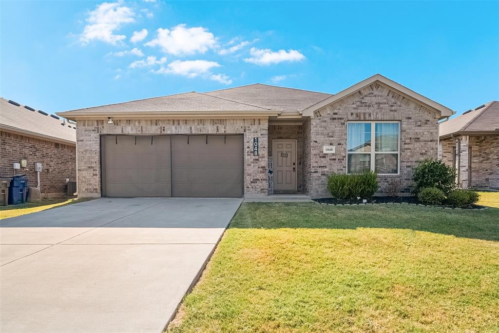 1048 Waverly Dr, Van Alstyne, TX 75495