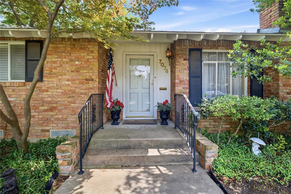 7034 Cornelia Ln, Dallas, TX 75214 photo