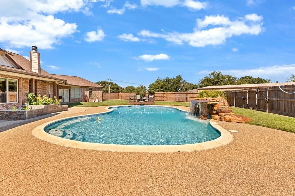 4031 Burleson Retta Rd, Burleson, TX 76028 photo