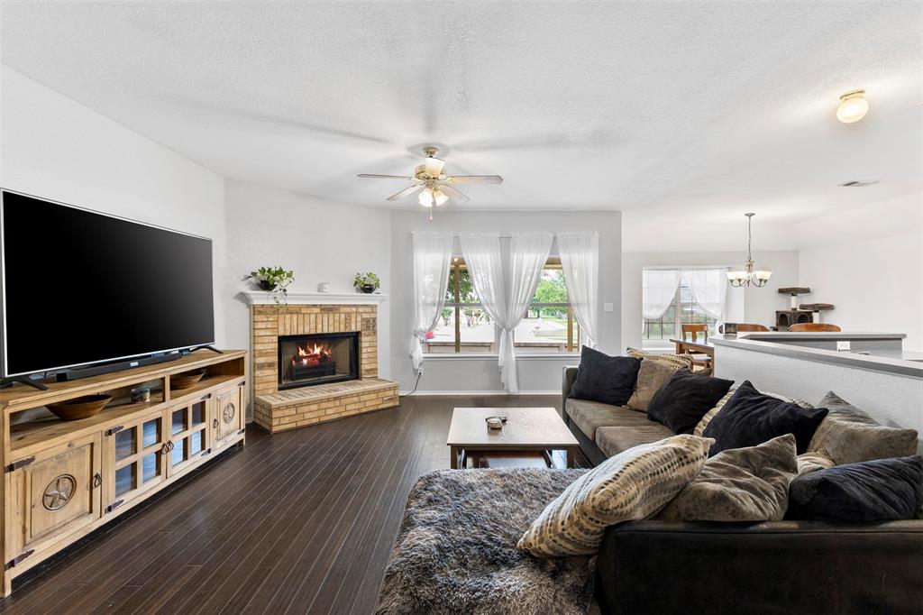 804 Tyler Ct, Burleson, TX 76028 photo