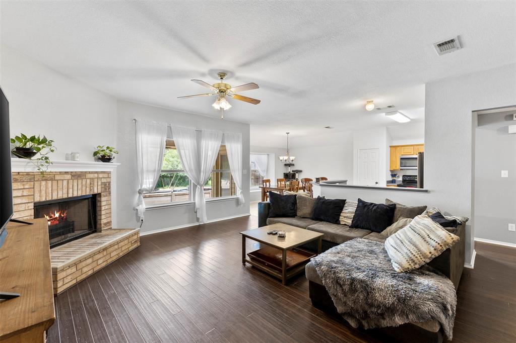804 Tyler Ct, Burleson, TX 76028 photo
