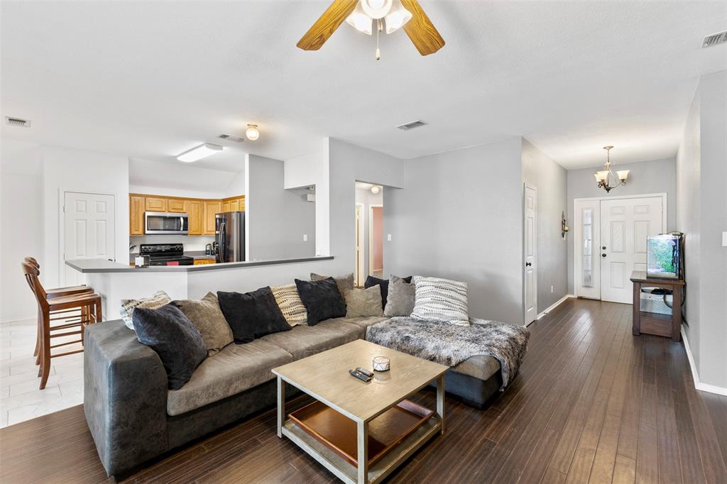 804 Tyler Ct, Burleson, TX 76028 photo