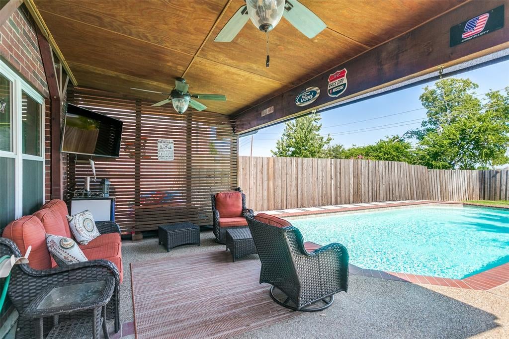 2213 Bresee Dr, Carrollton, TX 75010