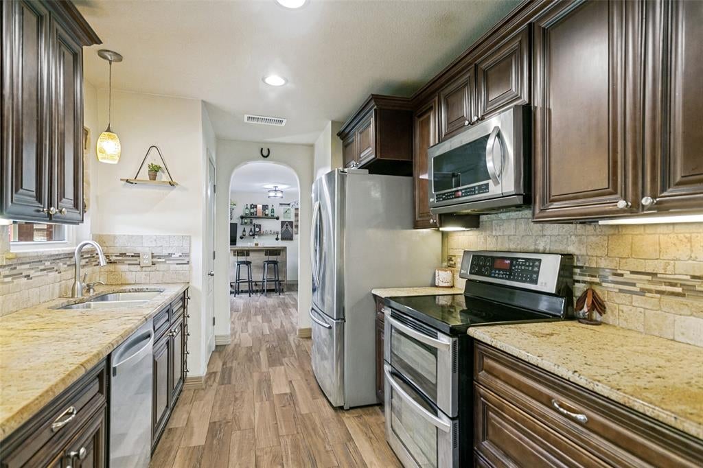 2213 Bresee Dr, Carrollton, TX 75010 photo