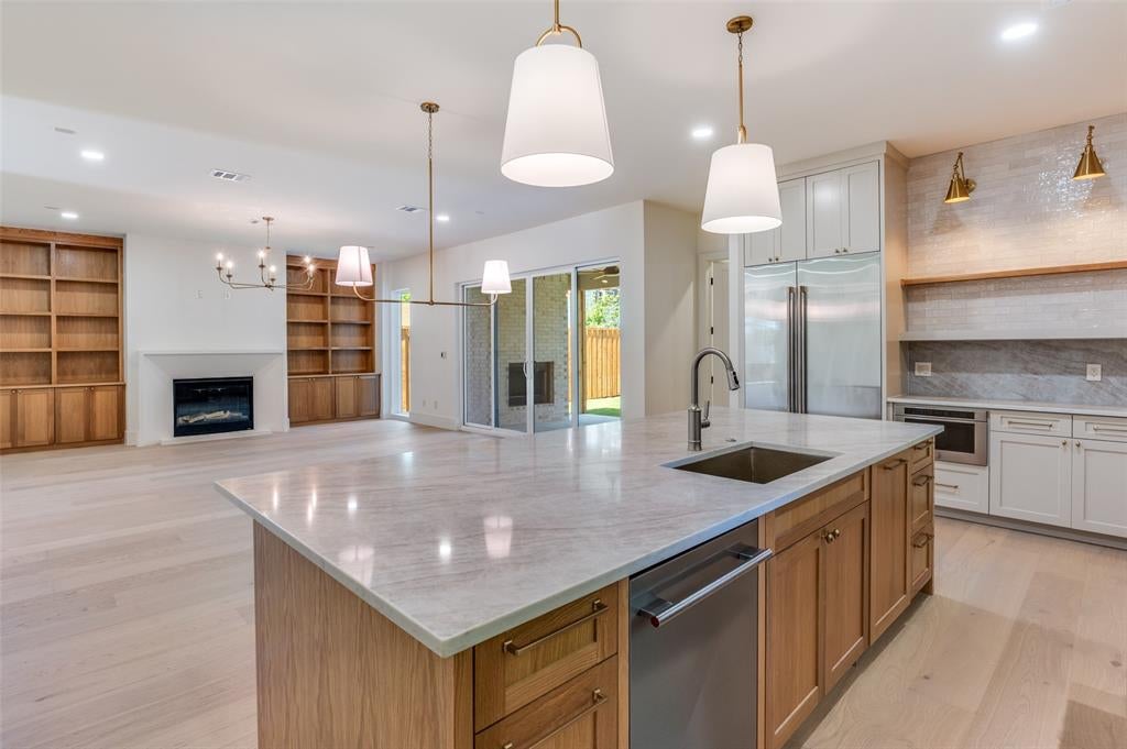 4207 Bonham St, Dallas, TX 75229 photo