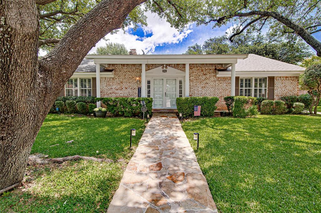 2900 Bedfordshire, Bedford, TX 76021