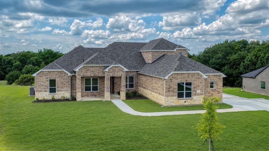 1097 Woodland Rd, Weatherford, TX 76088