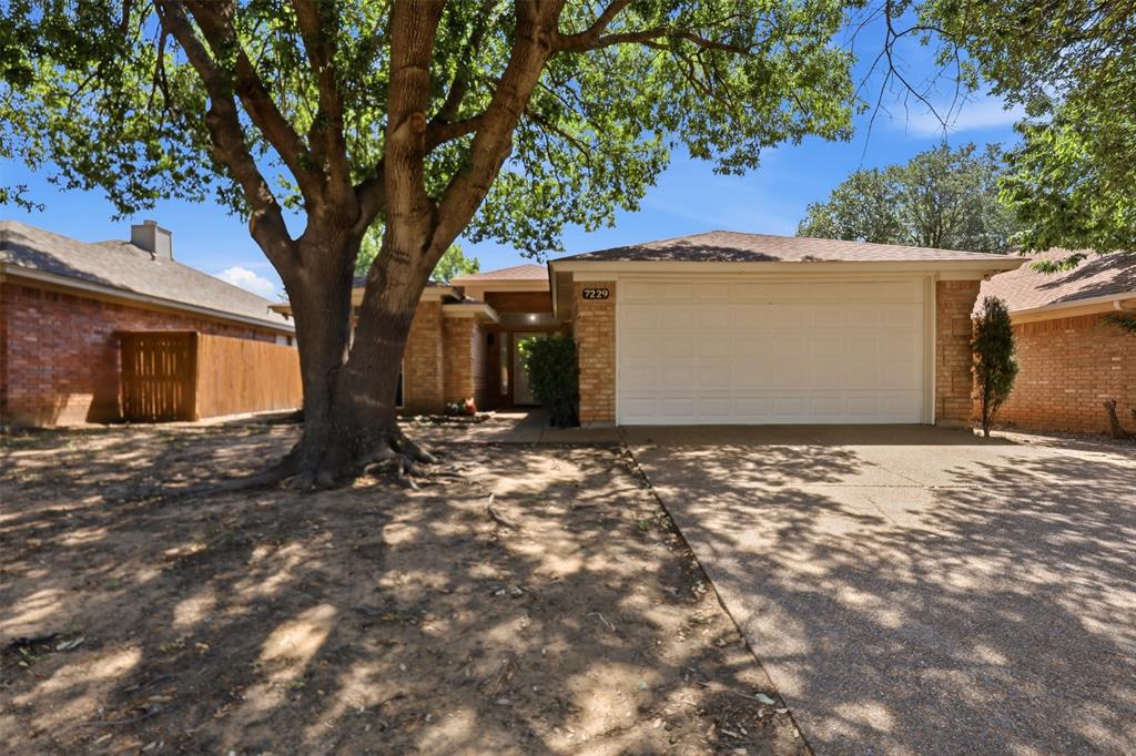 7229 Laurelhill Ct, Fort Worth, TX 76133 photo