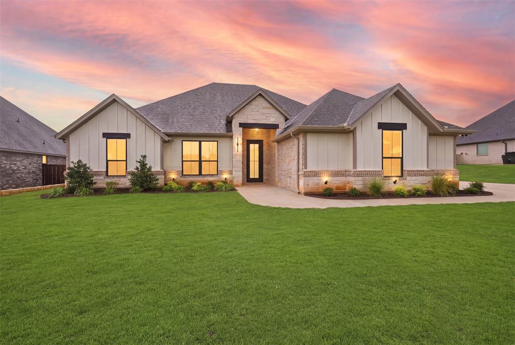 2714 Village Rd, Granbury, TX 76049