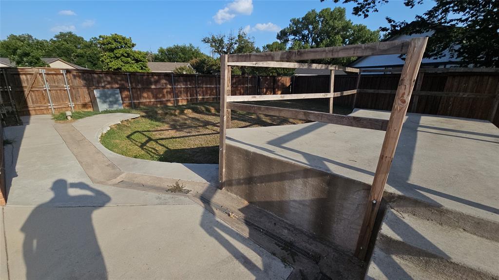 833 James St, Azle, TX 76020 photo