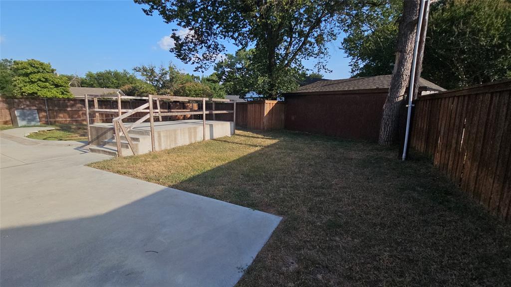 833 James St, Azle, TX 76020 photo