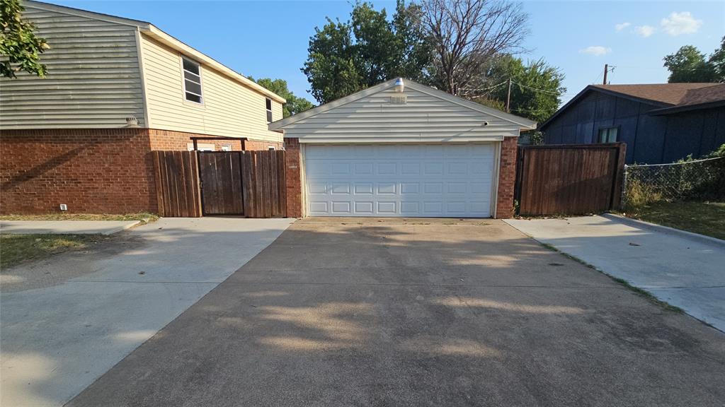 833 James St, Azle, TX 76020 photo