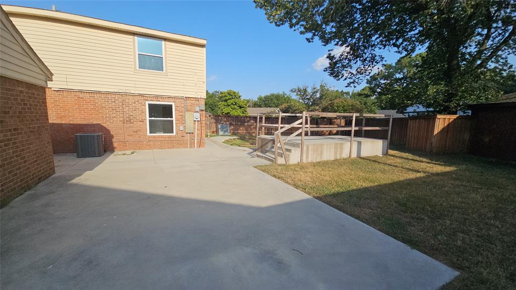 833 James St, Azle, TX 76020 photo