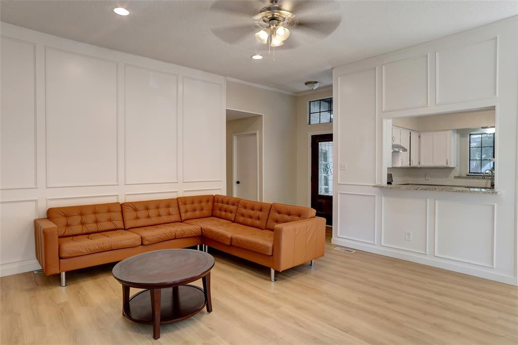 4404 Rain Forest Dr, Arlington, TX 76017 photo