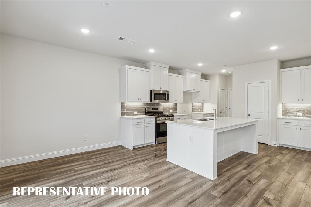 3725 Pierce Ln, Grand Prairie, TX 75052 photo