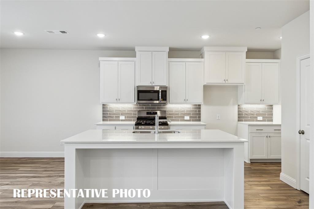 3725 Pierce Ln, Grand Prairie, TX 75052 photo