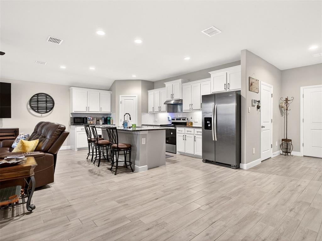 805 Alexandria Ln, Joshua, TX 76058 photo