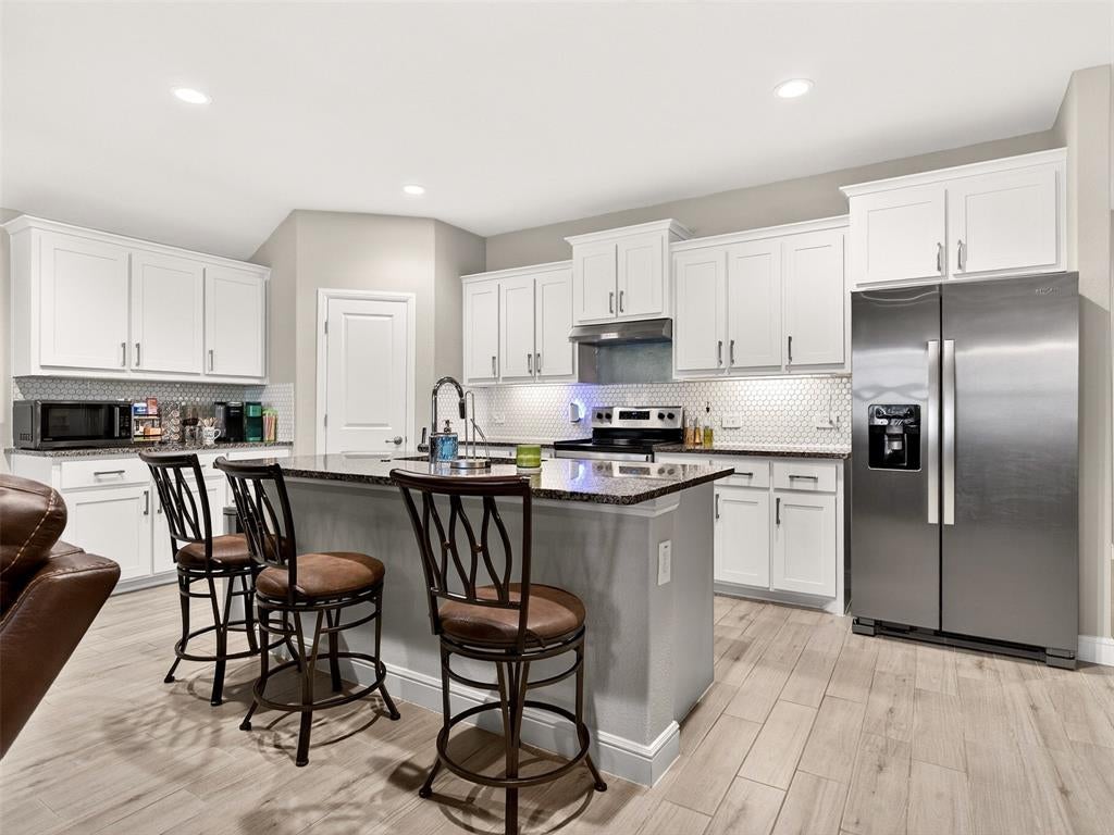805 Alexandria Ln, Joshua, TX 76058 photo