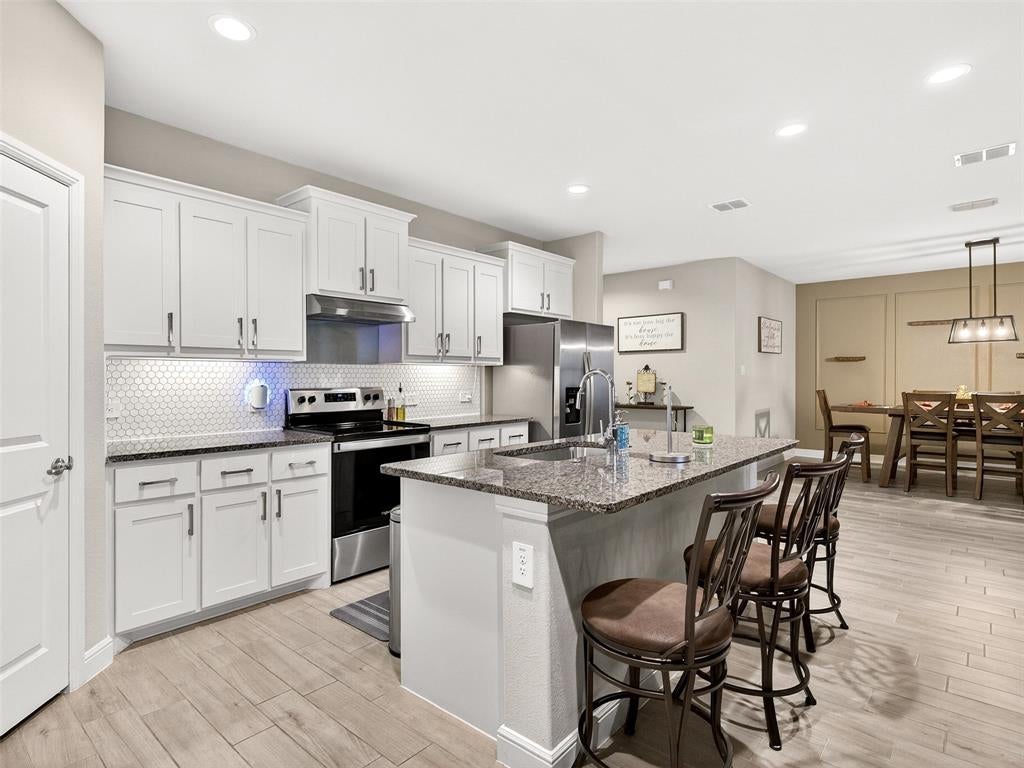 805 Alexandria Ln, Joshua, TX 76058 photo
