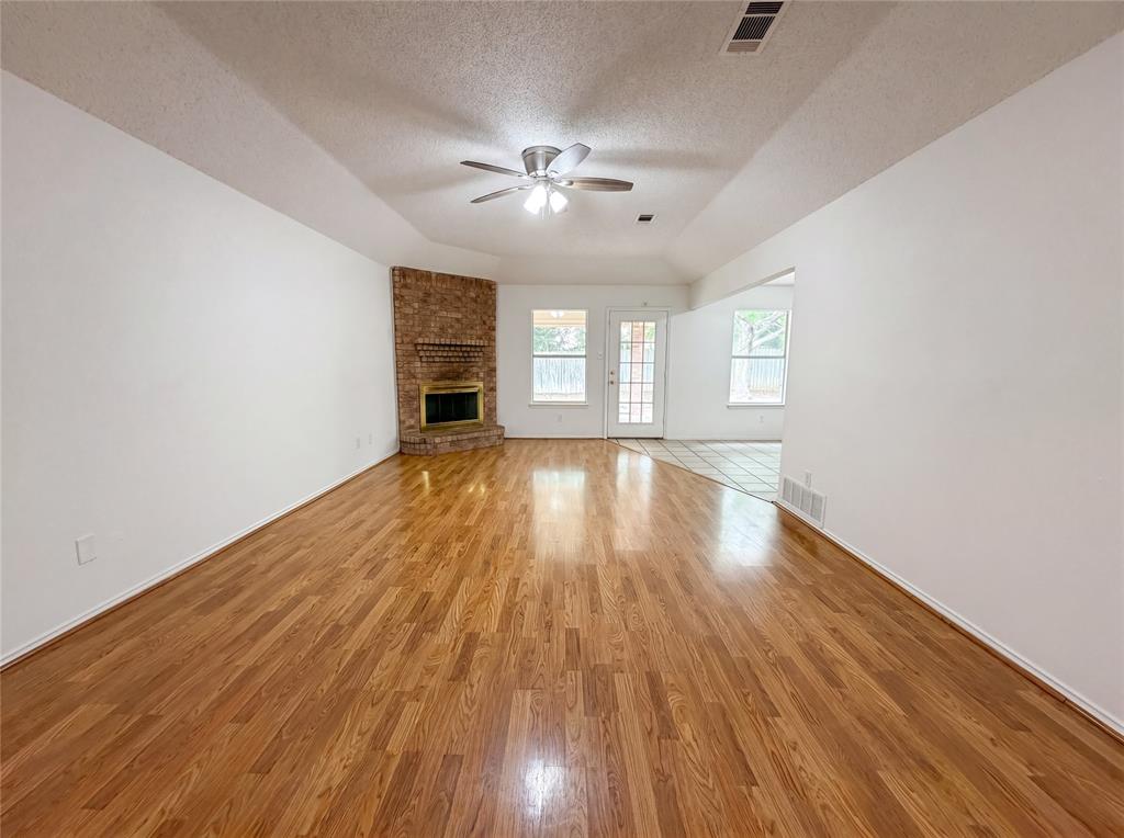 1233 Windy Meadows Dr, Burleson, TX 76028 photo