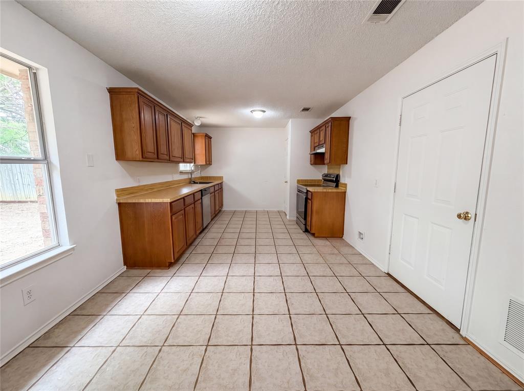 1233 Windy Meadows Dr, Burleson, TX 76028 photo