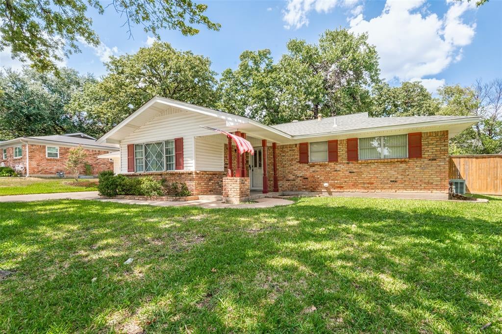 608 Cheryl Ave, Hurst, TX 76053