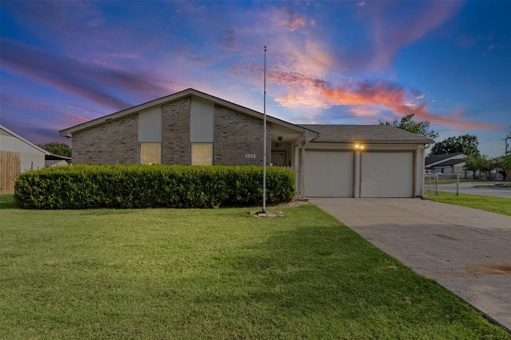 525 Alva Dr, Grand Prairie, TX 75052 photo