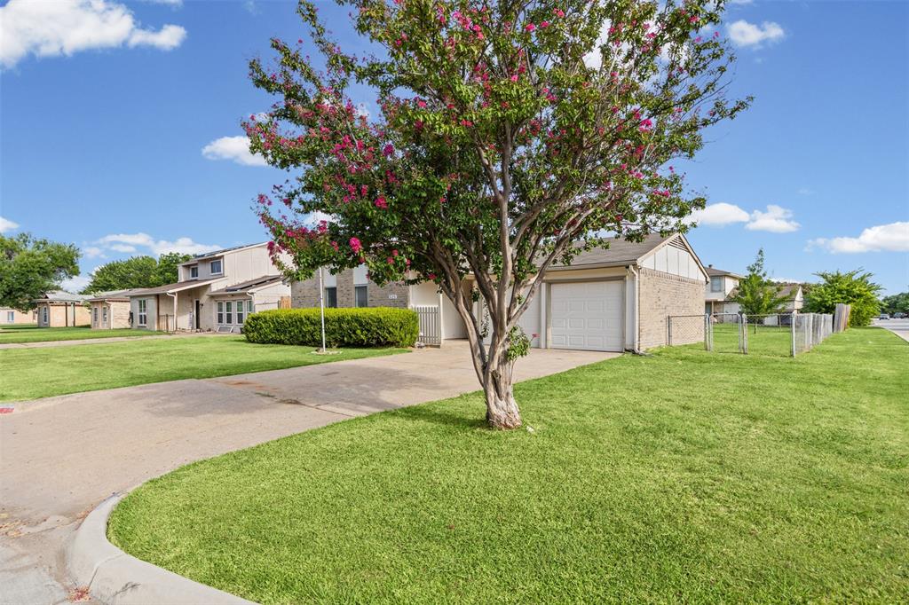 525 Alva Dr, Grand Prairie, TX 75052 photo