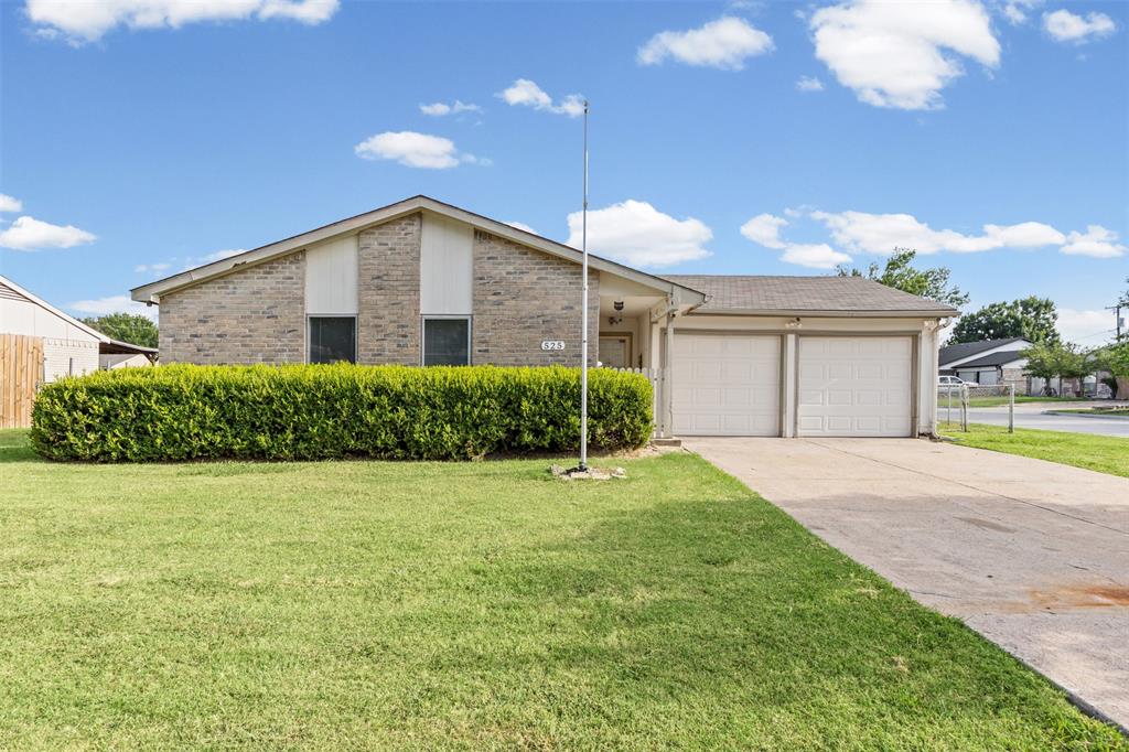 525 Alva Dr, Grand Prairie, TX 75052
