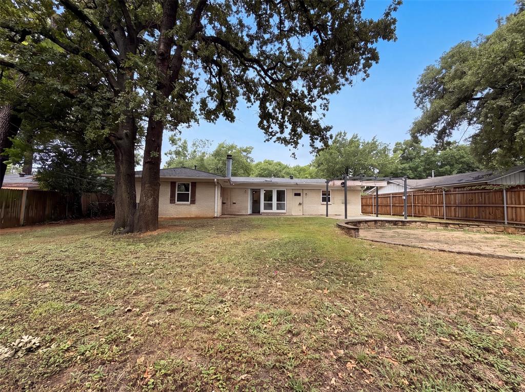 1805 Brookview Dr, Arlington, TX 76010 photo