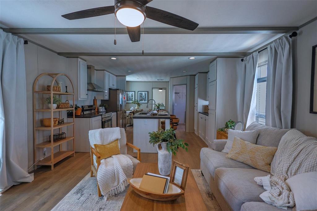 7151 Alcove St, Azle, TX 76020
