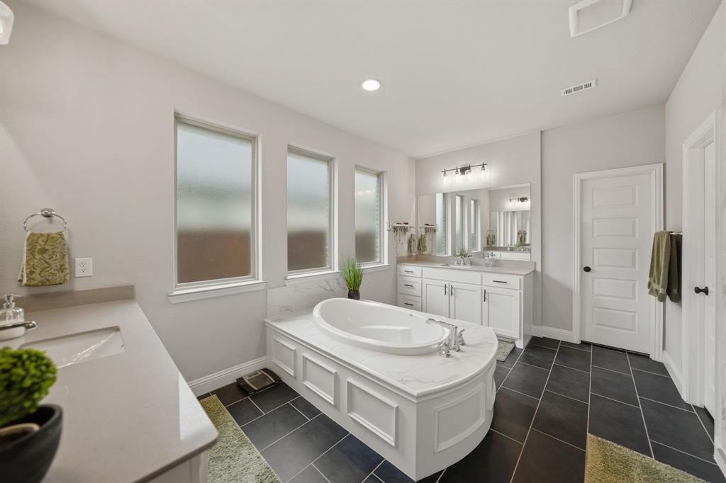 9801 Wexley Way, Fort Worth, TX 76131