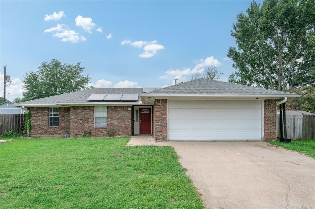 2205 Canyon Cir, Bonham, TX 75418