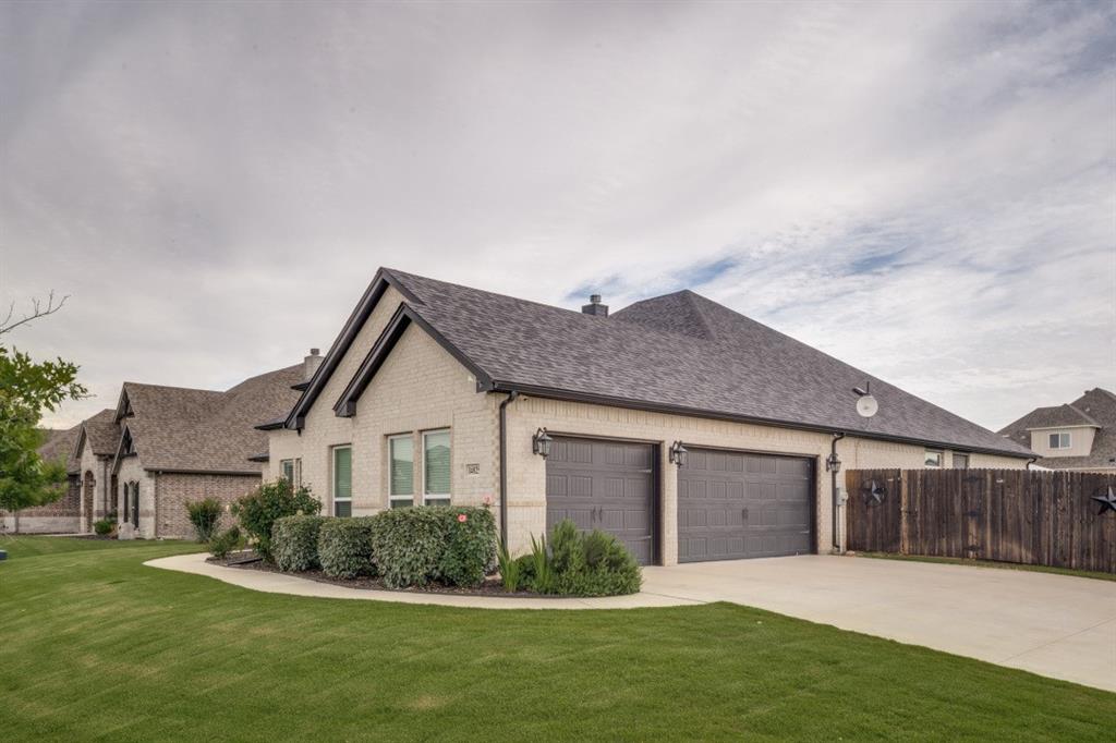 14825 Crystal Spring Dr, Justin, TX 76247 photo