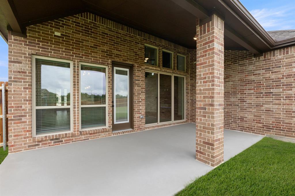 513 Pond Spring Dr, Desoto, TX 75115 photo