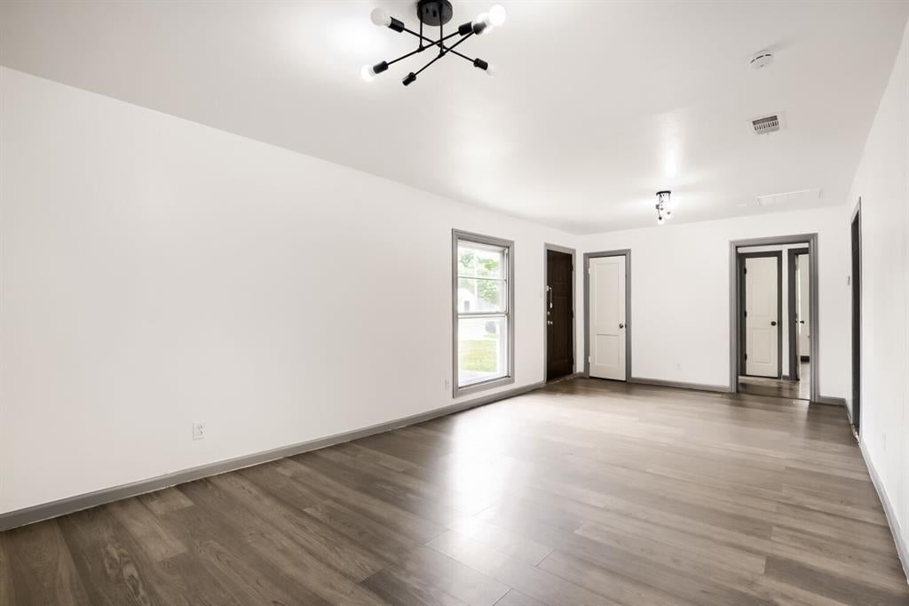 326 E Holley St, Mesquite, TX 75149 photo